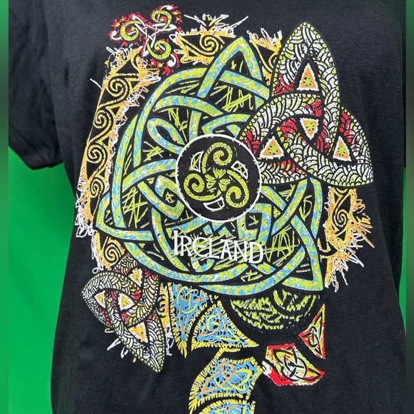 NWT Irish Celtic Motif 100% Cotton V-neck Women’s T-shirt. Color Black. Size XL. - Picture 2 of 8
